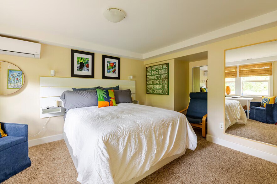 Queen Bed - 165 Terrace St