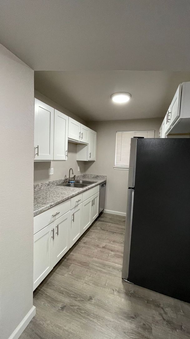 Building Photo - 1137 Cree Dr