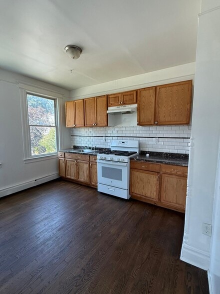 Building Photo - 410 Chadwick Ave
