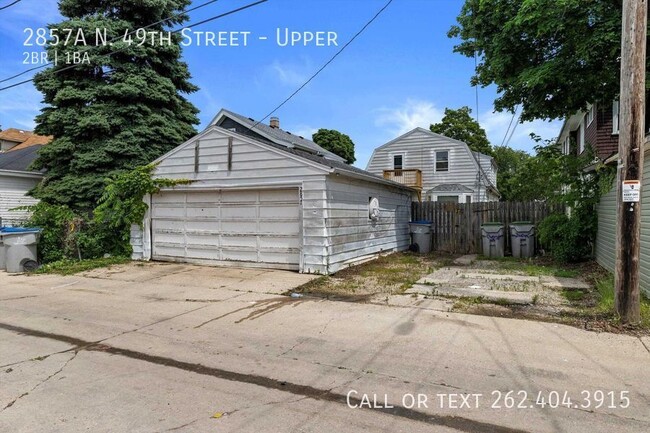 Building Photo - Two bedroom upper duplex in great Milwauke...