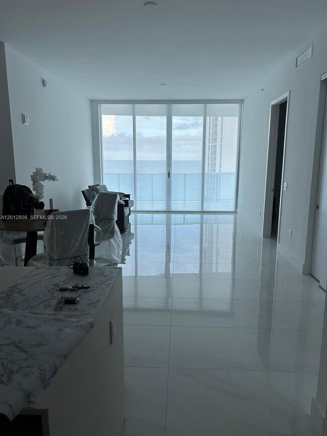 Building Photo - 17550 Collins Ave