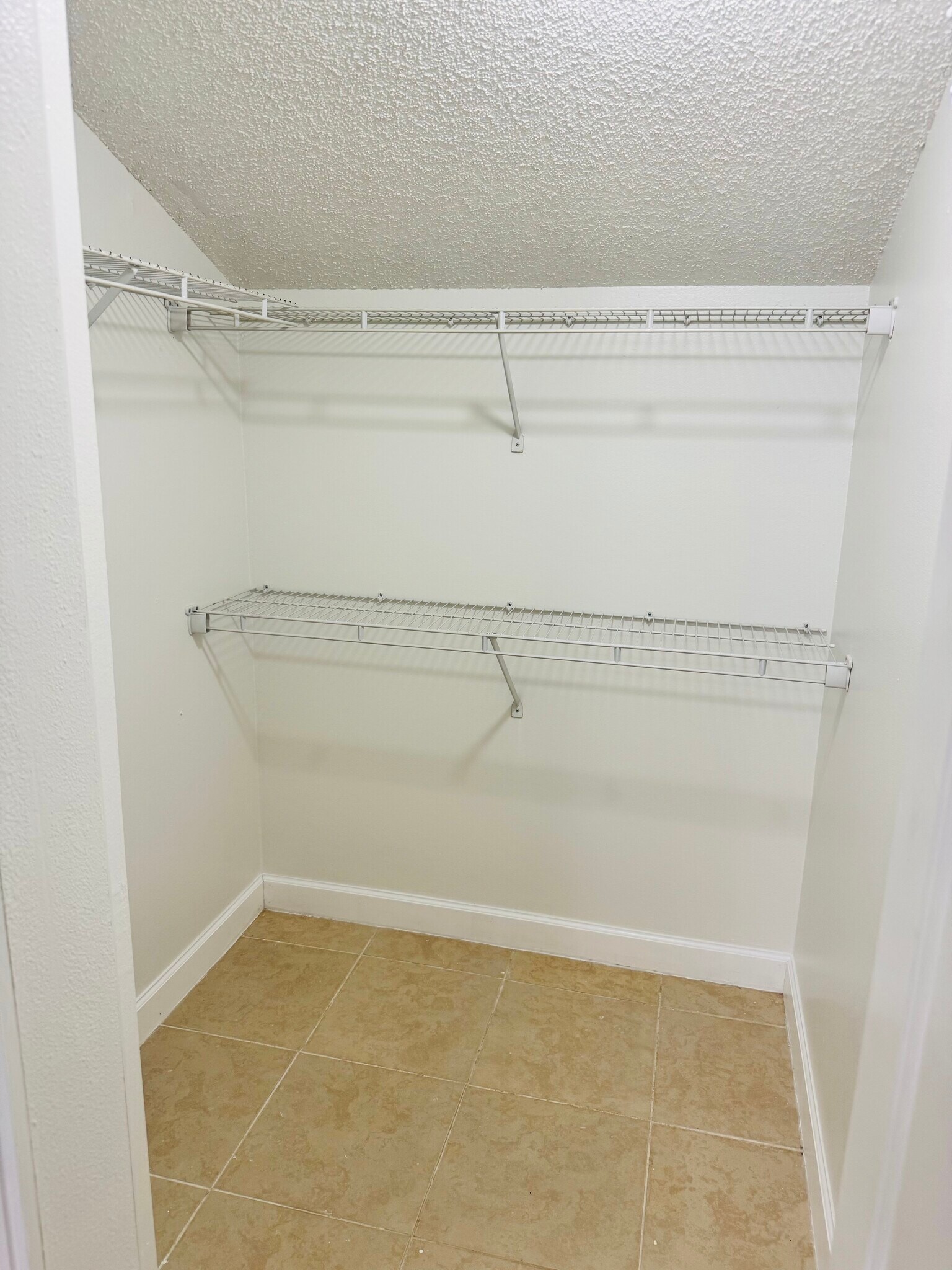 Building Photo - 38 Silver Oak Cir