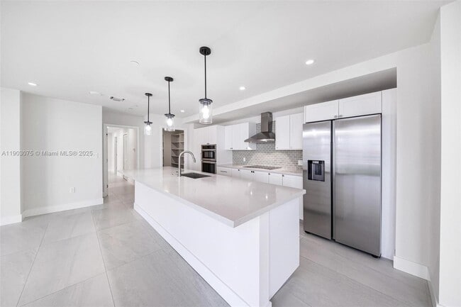 Building Photo - 555 NE 34th St