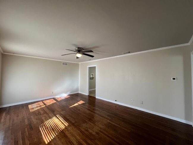 Building Photo - 1105 Fisher St