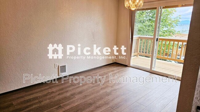 Building Photo - 4629 Beach Dr E