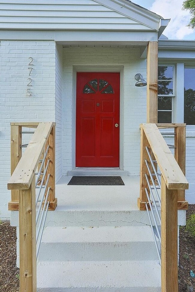 Building Photo - Picture-perfect 3BR/2BA brick bungalow In East Nashville!