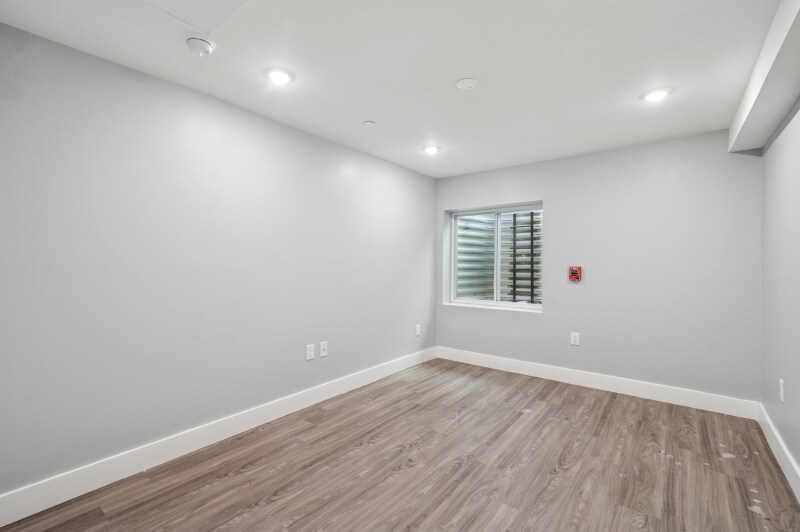 Building Photo - 707 W Cumberland St