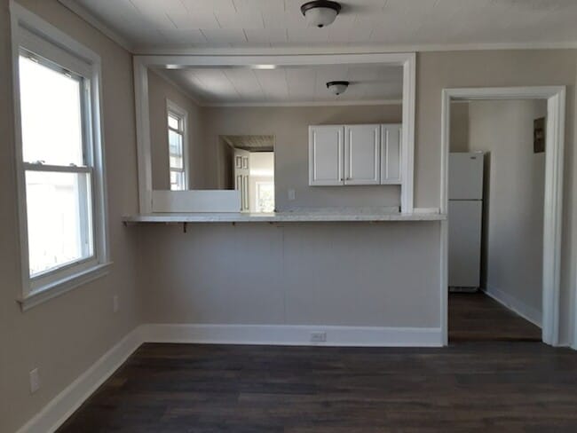 Building Photo - Move-in Ready!