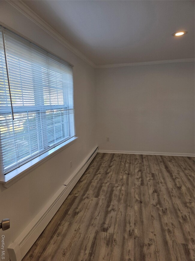 Building Photo - 127 E 12th St