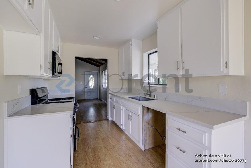 Building Photo - 14520 Hardtree Dr