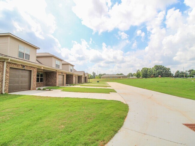 Building Photo - 18203 Mae Cir