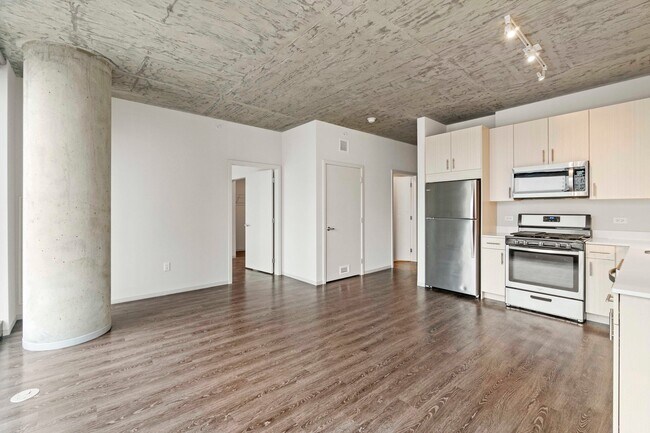 Building Photo - 718 S Clark St