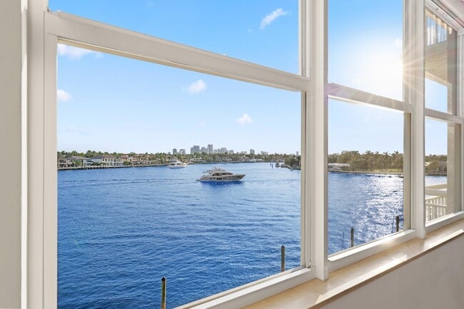 Building Photo - 511 Bayshore Dr