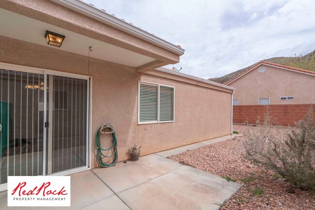 Building Photo - Dog Friendly - 3 Bedroom, 2 Bathroom Prope...
