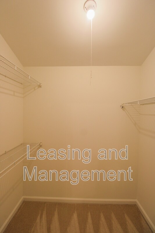 Building Photo - 1240 Llewellyn Rd