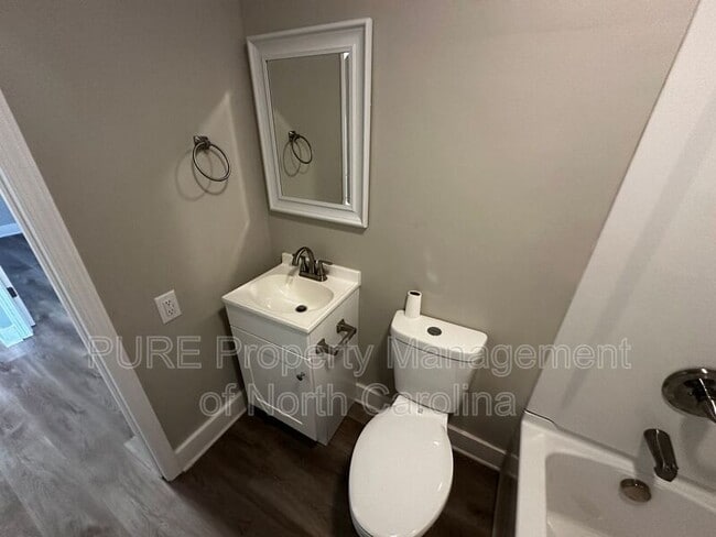 Building Photo - 903 Holt St