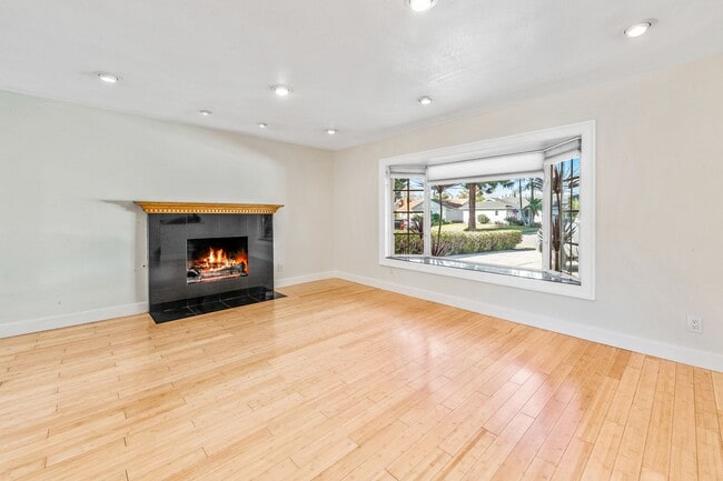 Building Photo - Charming 3-Bedroom, 2-Bathroom Home in Prime North Huntington Beach Location
