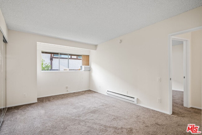 Building Photo - 348 Miraleste Dr