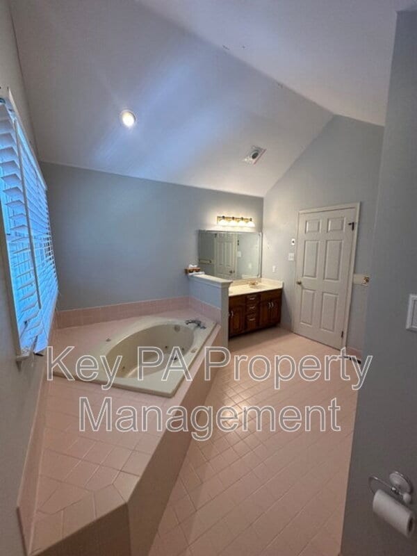 Building Photo - 16 Brookhollow Dr