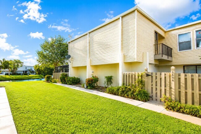 Building Photo - 1608 Shaker Cir