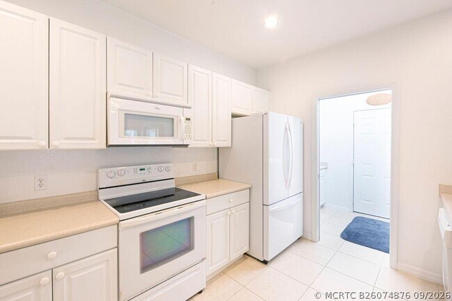 Building Photo - 1864 S Dovetail Dr
