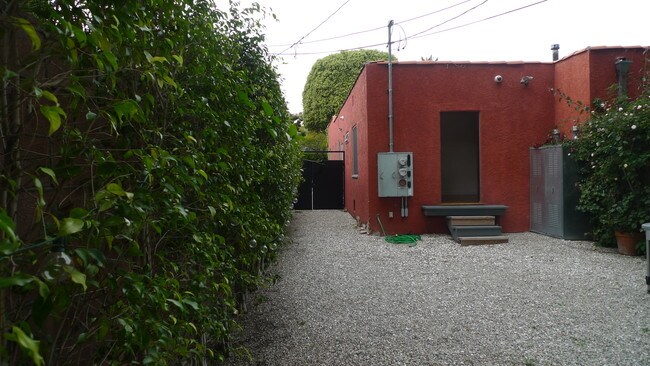 Building Photo - 8714 Rangely Ave