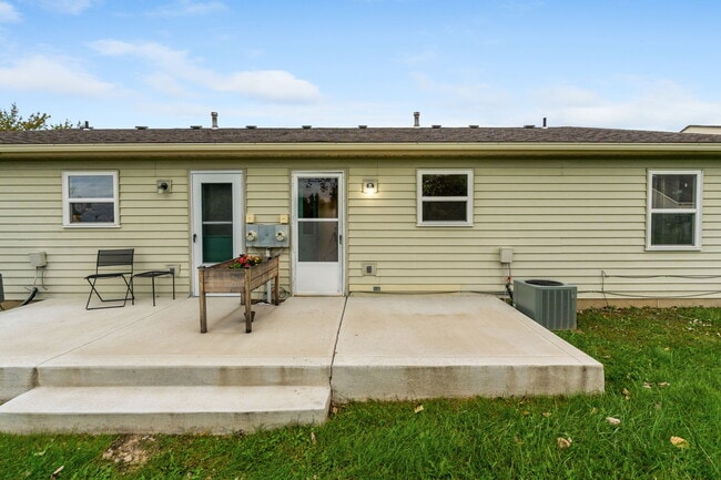 Building Photo - 503 Rosehill Dr