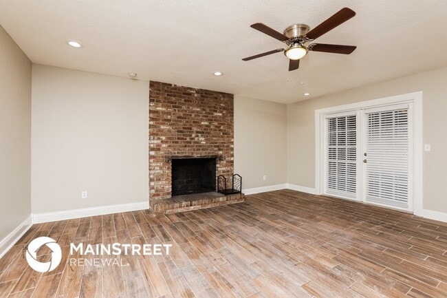 Building Photo - 1580 Banks St