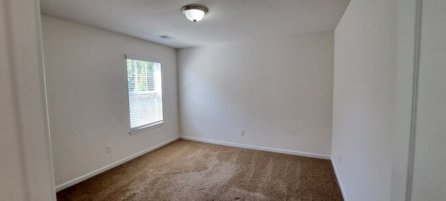 Building Photo - 1527 Sergeant Ln