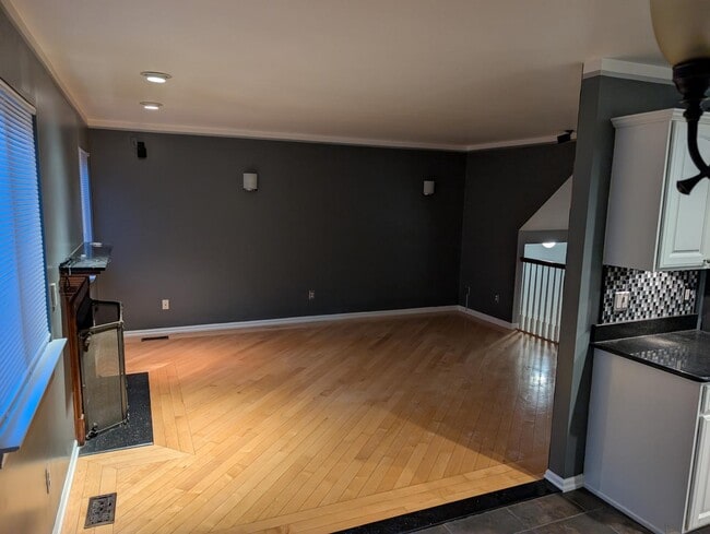 Building Photo - 24540 Pinehurst Ave