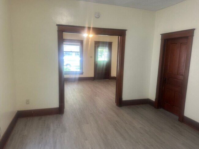 Building Photo - an0603