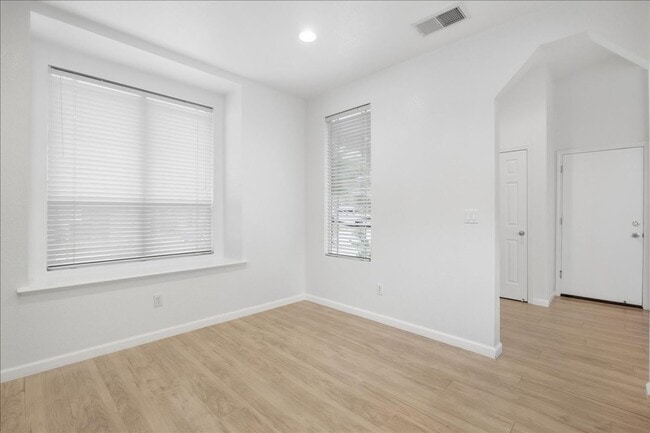 Building Photo - 374 Coventry Cir