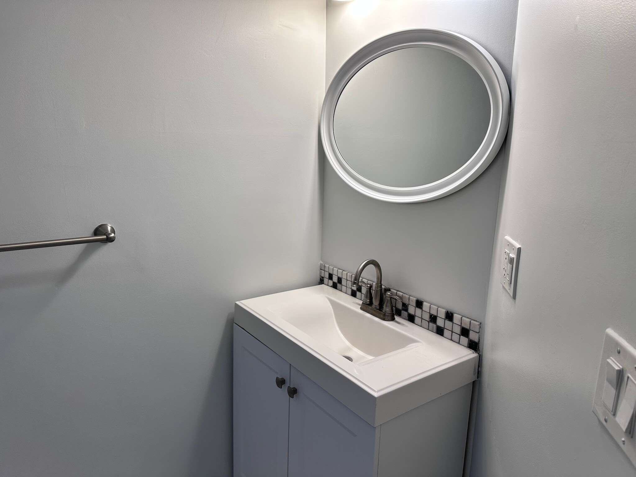 Building Photo - 5371 Topeka Dr