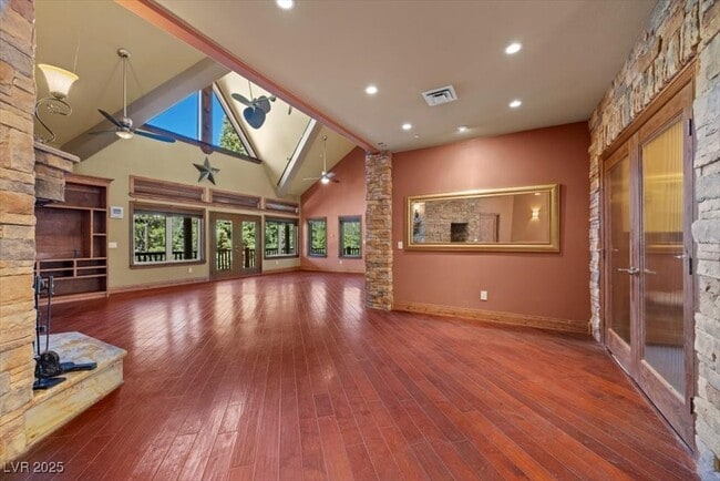 Building Photo - 386 Alpine Way