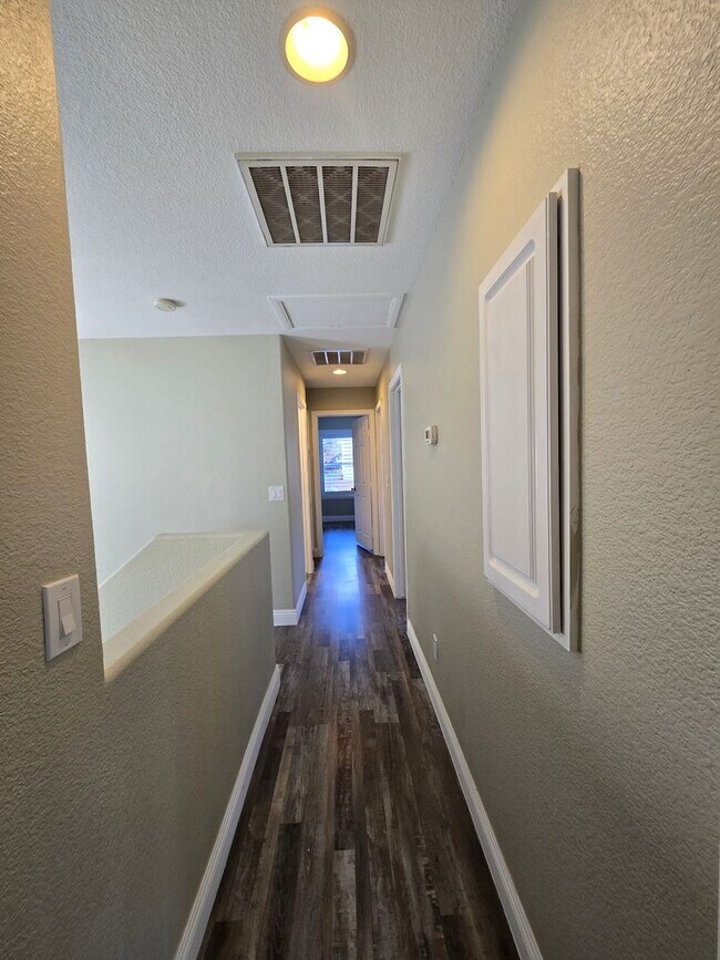 Building Photo - A Fabulous 4 Bedroom Home in Peccole Ranch