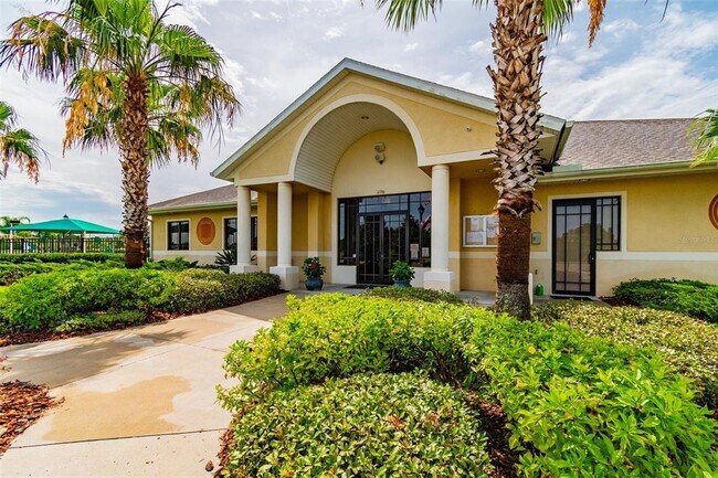 Building Photo - 7956 Carriage Pointe Dr