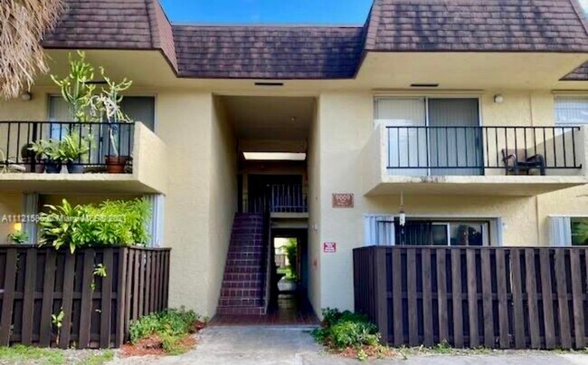 Building Photo - 13720 SW 90th Ave