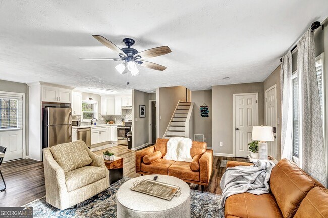 Building Photo - 3017 Valley View Dr