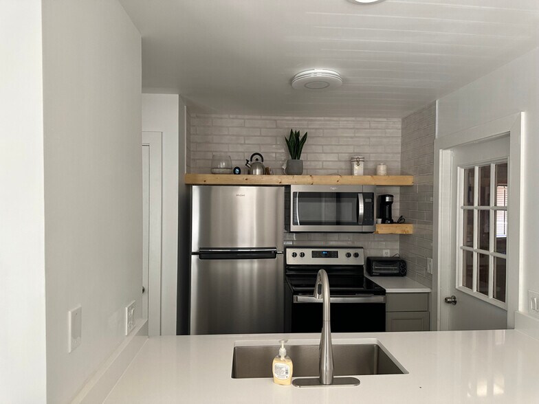 Building Photo - 10111 Golden Meadow Dr