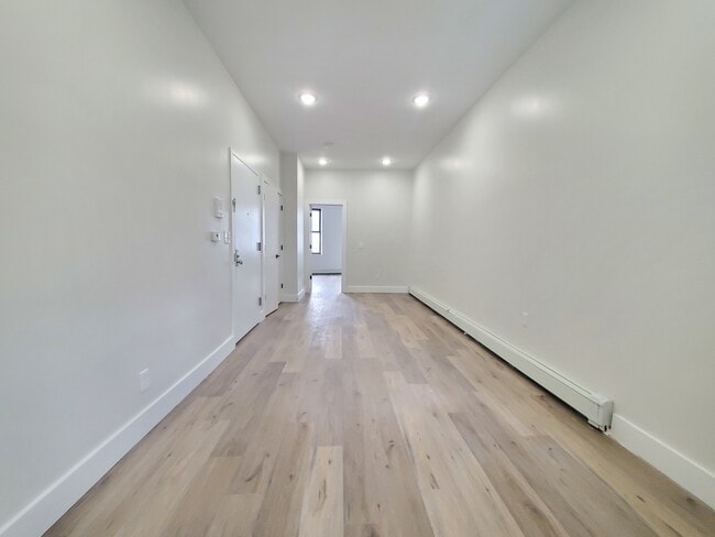 Unit 2R - 1716 John F Kennedy Blvd
