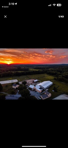 Building Photo - 253 Davis Rd