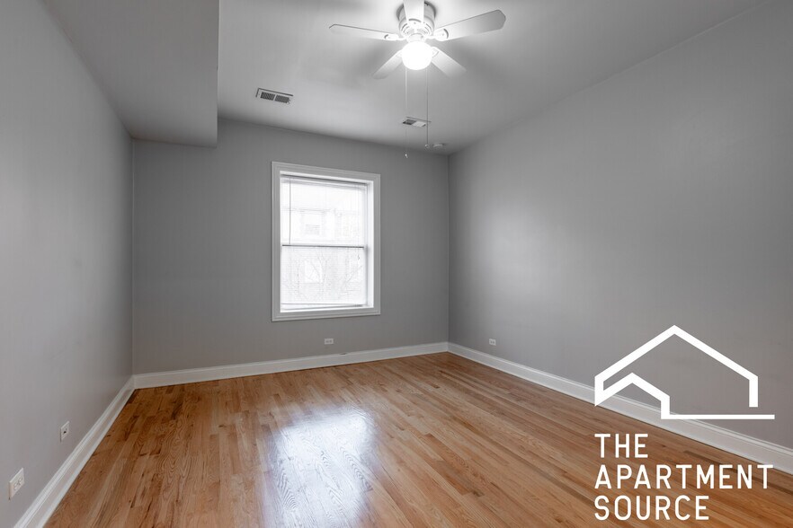 Building Photo - 4502 N Sheridan Rd