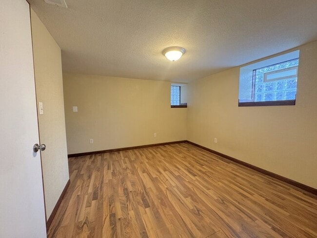 Building Photo - 6 Bedroom on Campus