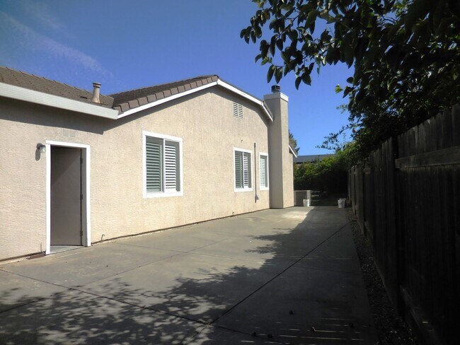 Building Photo - 1079 Stillspring Dr