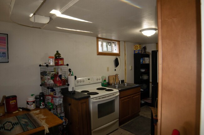 Building Photo - 414 S 12th Ave