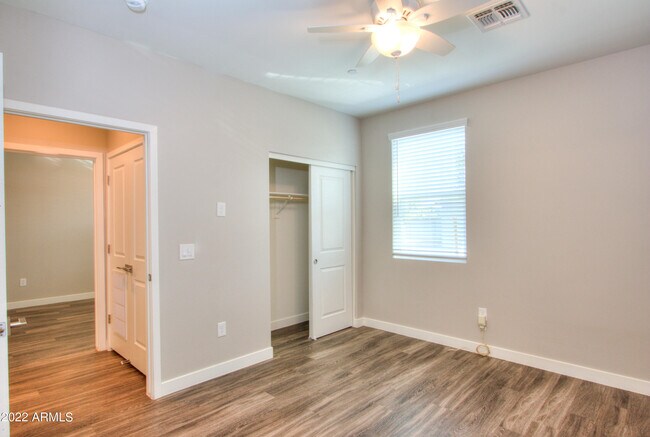 Building Photo - 2245 N Dayton St