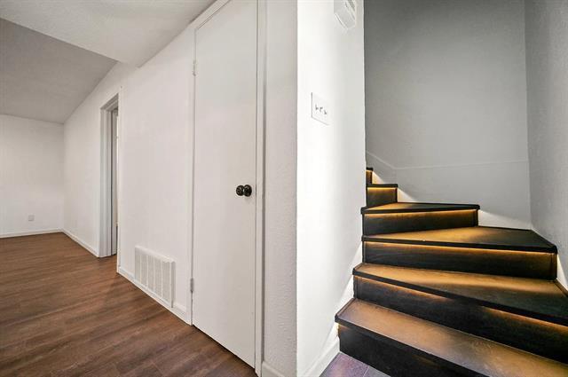 Building Photo - 2500 Laurel Ln