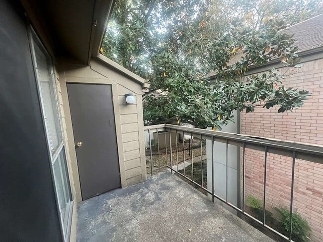 Building Photo - 10047 Westpark Dr