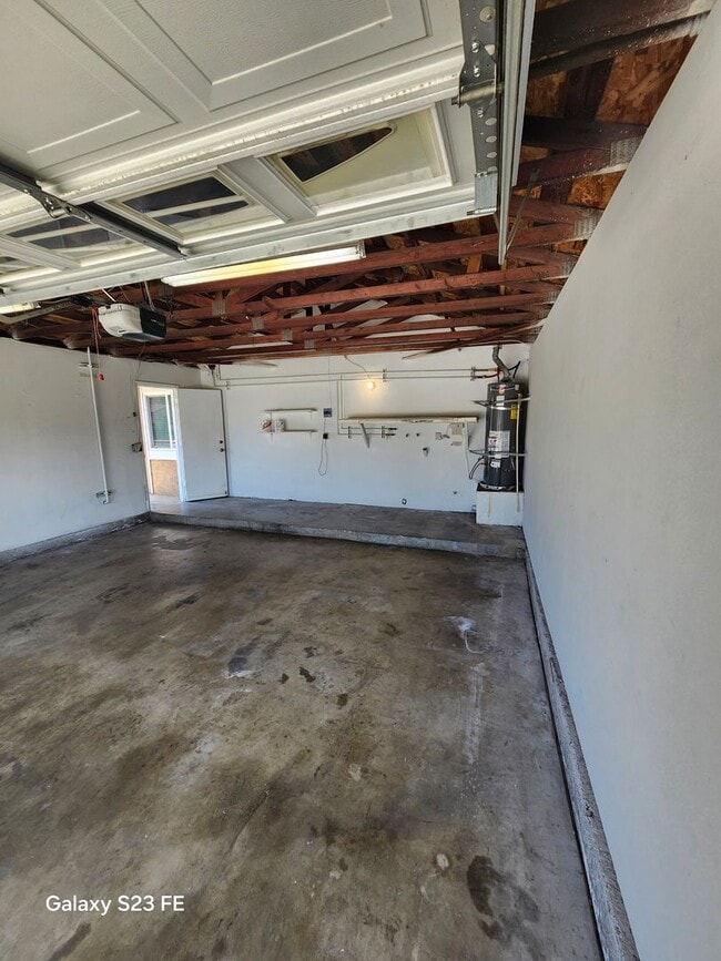 Building Photo - Single-Story home in Chino ready for you to move right in!