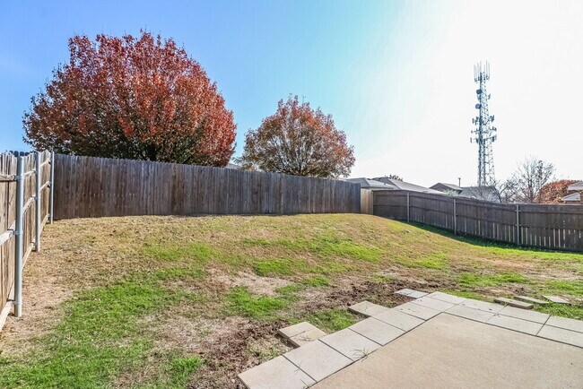Building Photo - 2745 Briscoe Dr